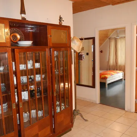 Vakacio Apartman * Balatonalmadi